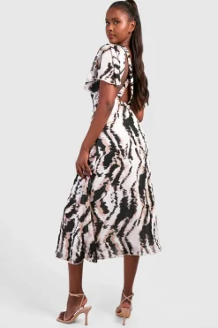 Smock Dresses*boohoo Abstract Chiffon Angel Sleeve Midaxi Dress brown