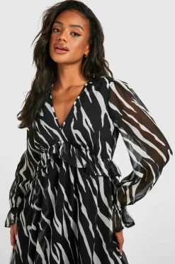 Smock Dresses|Mini Dresses*boohoo Animal Print Chiffon Smock Dress black