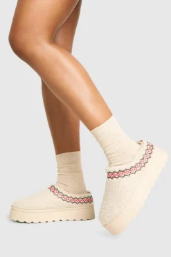 Cosy Boots*boohoo Borg Embroidered Detail Cosy Mules white