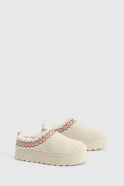 Cosy Boots*boohoo Borg Embroidered Detail Cosy Mules white