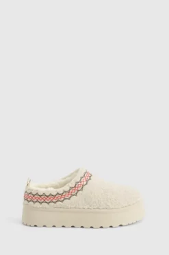 Cosy Boots*boohoo Borg Embroidered Detail Cosy Mules white