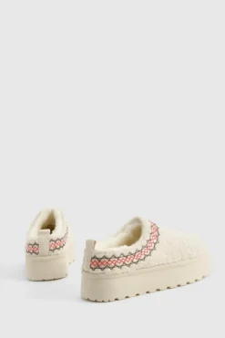 Cosy Boots*boohoo Borg Embroidered Detail Cosy Mules white