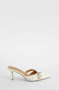 Heels*boohoo Buckle Detail Court Shoes white