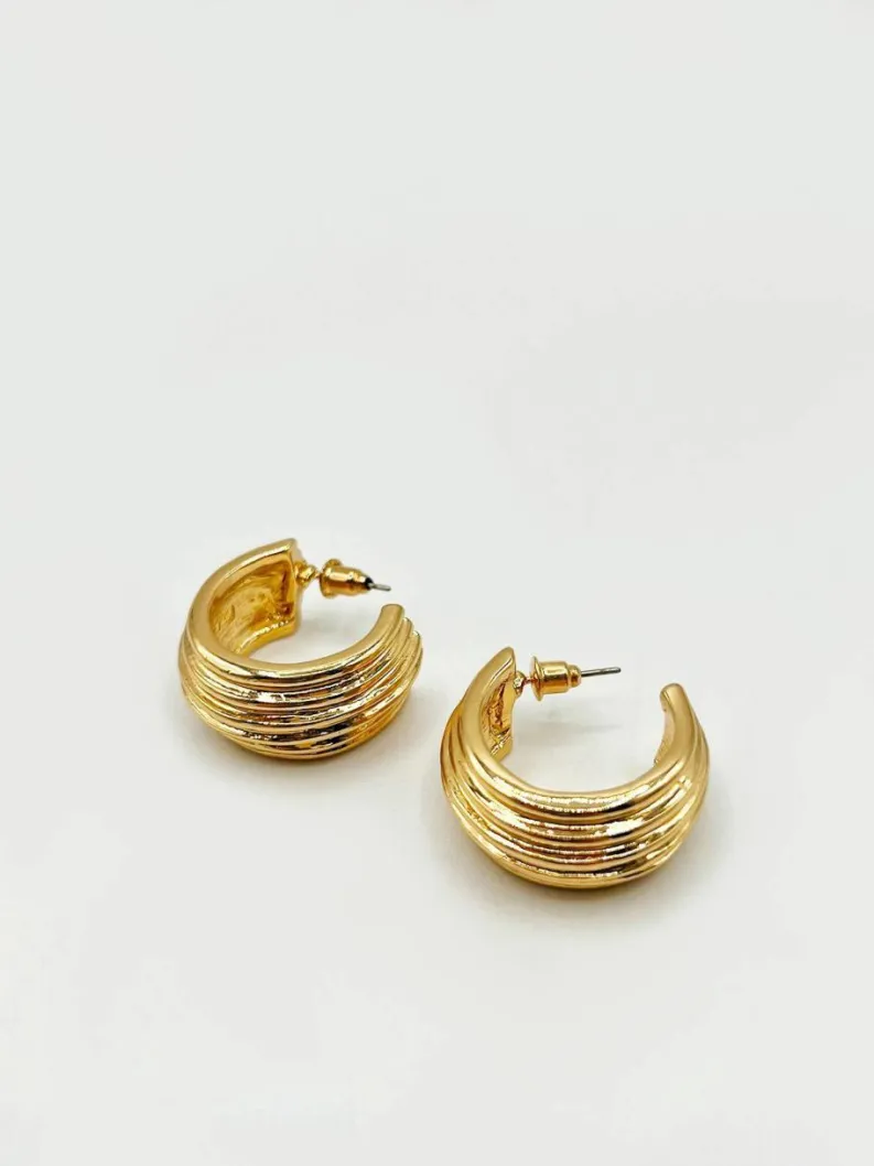 Statement Earrings*SVNX Chunky hoop earrings in with inprinted texture Gold