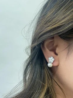 Earrings*SVNX Clover Earrings with Pearl in Silver