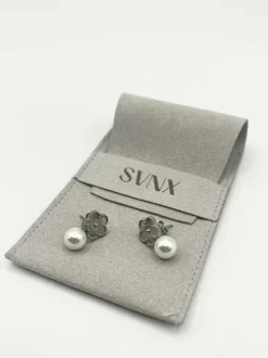 Earrings*SVNX Clover Earrings with Pearl in Silver