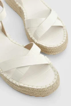 Sandals*boohoo Croc Crossover Flatform Sandals white