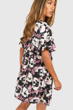 Smock Dresses*boohoo Dark Floral Frill Smock Dress black