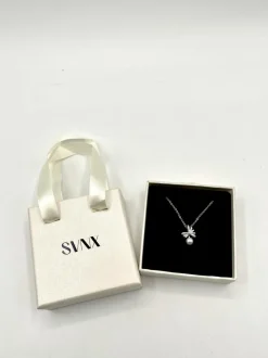 Necklaces*SVNX Diamante Bow Pearl Necklace Silver