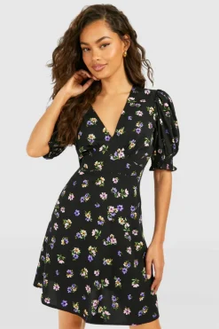 Smock Dresses*boohoo Ditsy Floral Puff Sleeve Smock Dress black