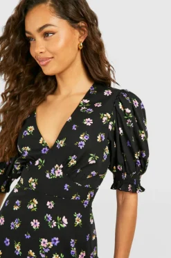 Smock Dresses*boohoo Ditsy Floral Puff Sleeve Smock Dress black