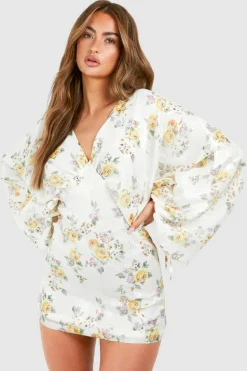 Skater Dresses*boohoo Floral Extreme Batwing Plunge Mini Dress cream
