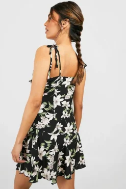 Smock Dresses*boohoo Floral Tiered Ruffle Tie Detail Swing Dress black