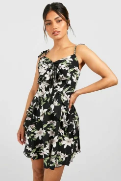 Smock Dresses*boohoo Floral Tiered Ruffle Tie Detail Swing Dress black