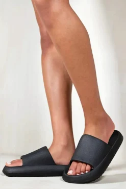Sandals*Where's That From Joanna' Textured Rubber Sliders Black