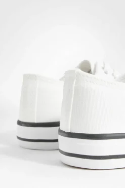 Trainers*boohoo Low Top Lace Up Trainers white