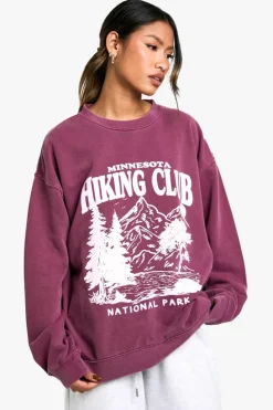 Sweatshirts|Hoodies & Sweatshirts*boohoo Minnesota Hiking Club Slogan Overdyed Oversized Sweatshirt burgundy