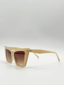 Sunglasses*SVNX Oversized angular cateye sunglasses in Mocha Light Brown
