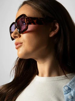 Sunglasses*SVNX Oversized Square Frame in Tortoiseshell with Purple Lenses Brown