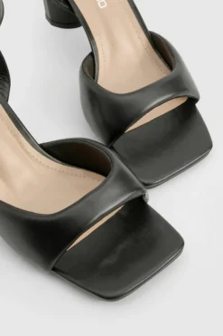 Sandals|Heels*boohoo Padded Strap Flat Heel Sandals black