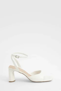 Sandals|Heels*boohoo Padded Strap Flat Heel Sandals white