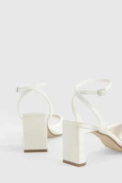 Sandals|Heels*boohoo Padded Strap Flat Heel Sandals white