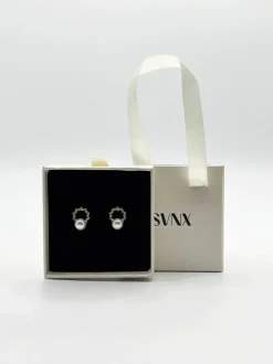 Earrings*SVNX Pearl Stud Earring on Diamante Circular Wreath Gold