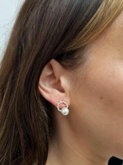 Earrings*SVNX Pearl Stud Earring on Diamante Circular Wreath Gold