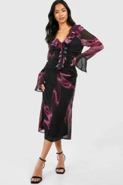 Long Sleeve Dresses|Long Sleeve Dresses*boohoo Petite Dark Floral Ruffle Ruched Woven Midaxi Dress purple