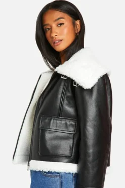 Up To 80% Off Winter Warmers|Aviator Jackets*boohoo Petite Faux Fur Lined Leather Jacket black
