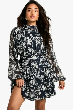 Skater Dresses*boohoo Petite Mono Floral High Neck Skater Dress blackwhite