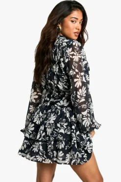 Skater Dresses*boohoo Petite Mono Floral High Neck Skater Dress blackwhite