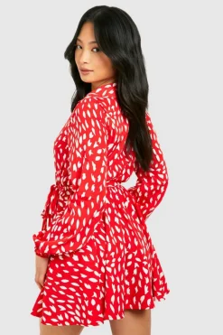 Wrap Dresses*boohoo Petite Smudge Print Ruffle Woven Wrap Dress red