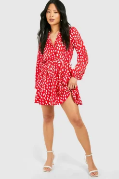 Wrap Dresses*boohoo Petite Smudge Print Ruffle Woven Wrap Dress red