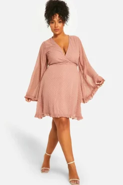 Skater Dresses*boohoo Plus Dobby Chiffon Wide Sleeve Skater Dress blush