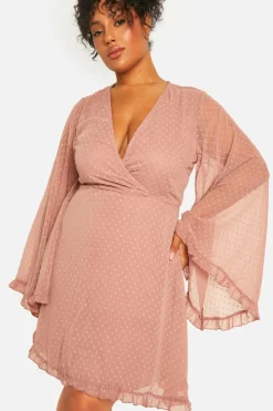 Skater Dresses*boohoo Plus Dobby Chiffon Wide Sleeve Skater Dress blush