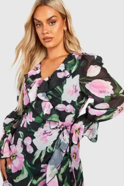 Wrap Dresses*boohoo Plus Floral Ruffle Wrap Dress black