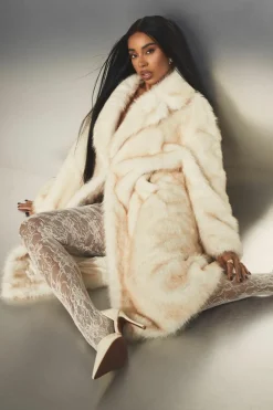 Up To 80% Off Winter Warmers|Faux Fur Coats*boohoo Plus Luxe Two Tone Faux Fur Coat cream