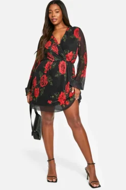 Smock Dresses|Mini Dresses*boohoo Plus Rose Print Plisse Skater Dress black