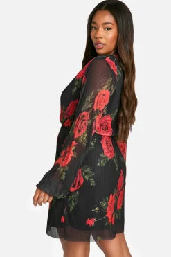 Smock Dresses|Mini Dresses*boohoo Plus Rose Print Plisse Skater Dress black