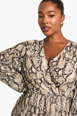 Skater Dresses*boohoo Plus snake Print Plisse Skater Dress grey
