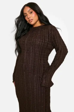 Maxi Dresses*boohoo PLUS TEXTURED FLARE SLEEVE MAXI DRESS chocolate