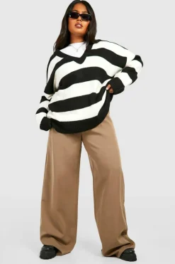 Up To 80% Off Winter Warmers*boohoo Plus V Neck Stripe Jumper black