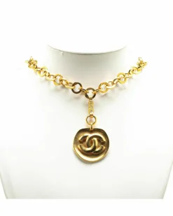 Necklaces*Chanel Preloved Plated Pendant Necklace with Hook Closure Gold
