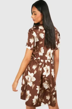 Smock Dresses*boohoo Tall Satin Floral V Neck Smock Dress chocolate