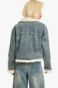 Up To 80% Off Winter Warmers|Denim Jackets*boohoo Teddy Trim Denim Jacket mid wash