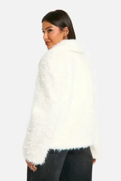 Up To 80% Off Winter Warmers|Faux Fur Coats*boohoo Textured Faux Fur Buckle Detail Jacket cream
