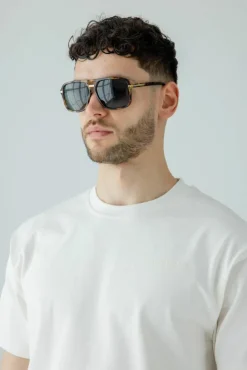 Sunglasses*SVNX Tortoiseshell Navigator Sunglasses with Green Lenses Brown