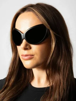 Sunglasses*SVNX Ultra Curved Wrap Around Sunglasses in Black