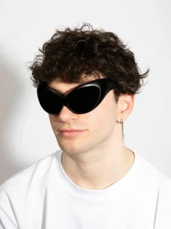 Sunglasses*SVNX Ultra Curved Wrap Around Sunglasses in Black